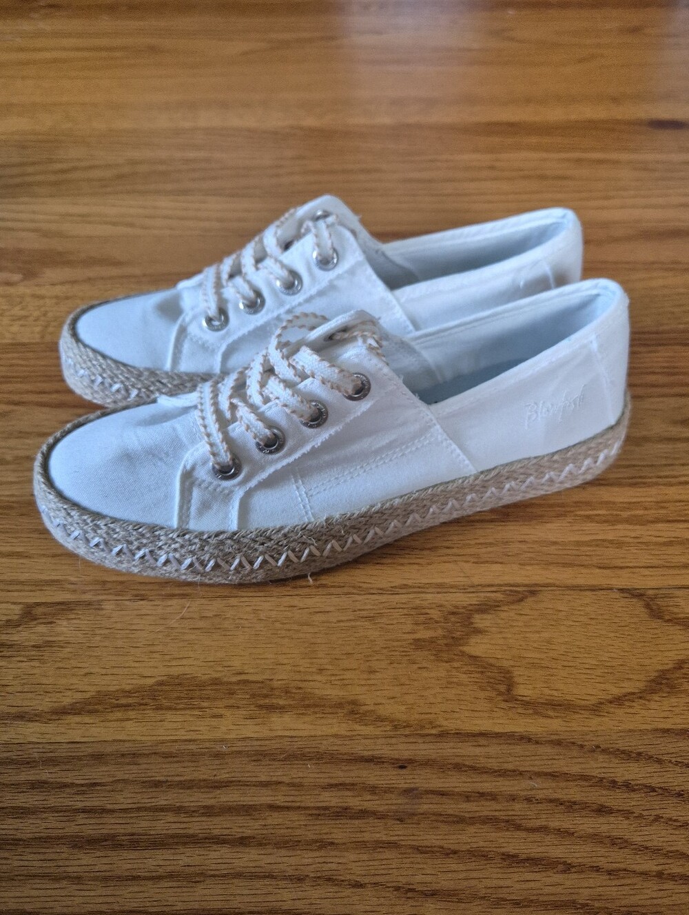 Blowfish Women’s White Canvas Espadrille Lace-Up Sneakers, size 8 NWOB